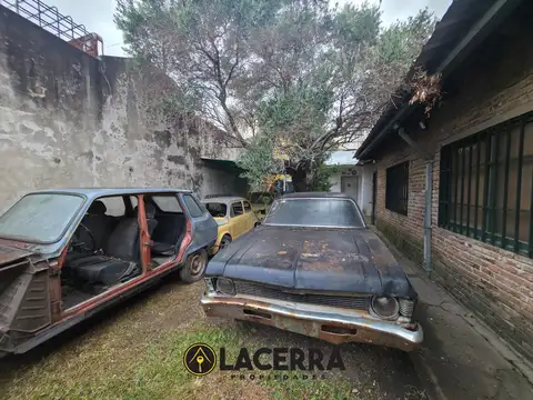 Casa 2 ambientes con parque en venta (copia)