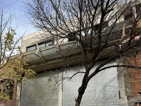 Depósito en Flores