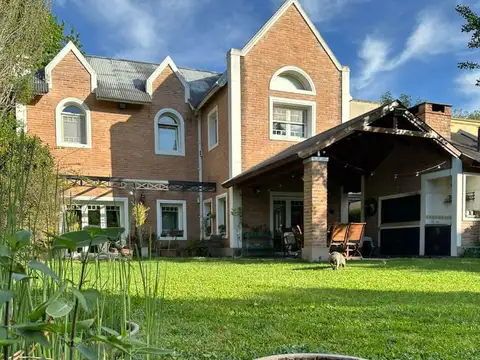 Excepcional casa en El Jauguel Parque Leloir 4 ambientes - Piscina