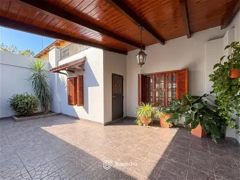 VENTA - Casa de 2 dormitorios y patio - Barrio Alberdi, Rosario.