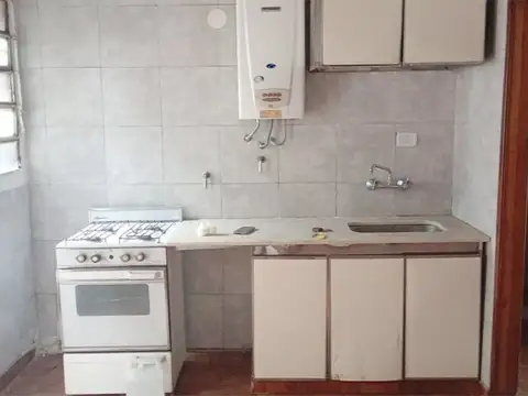 CASA 2 DORMITORIOS + LOCAL COMERCIAL SOBRE AV. URIBURU