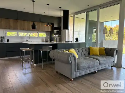 Casa 6 ambientes con 3 baños