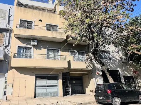3 AMBIENTES CONTRAFRENTE CON BALCON y COCHERA