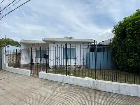 EN VENTA | CASA DOS DORMITORIOS - PEREZ