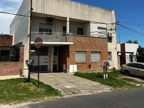 CASA/DUPLEX EN VENTA