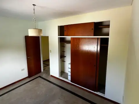 CASA/DUPLEX EN VENTA