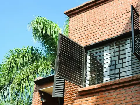 Casa 6 ambientes con 2 baños