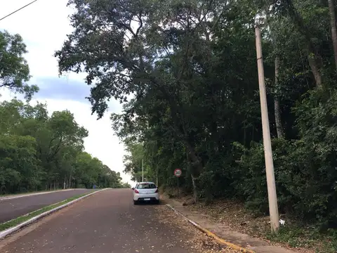 EN VENTA  TERRENO EN ESQUINA  A 1 CUADRA DEL RIO PARANA