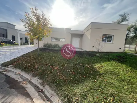Casa a la venta en Santo Tomás con PILETA 100