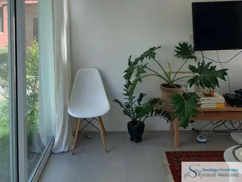 Casa en Alquiler con 2 cocheras