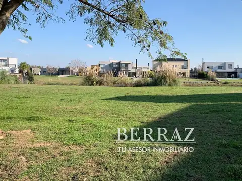 Lote a la laguna en Venta de 1045 m2 en barrio Islas El Cantón Escobar