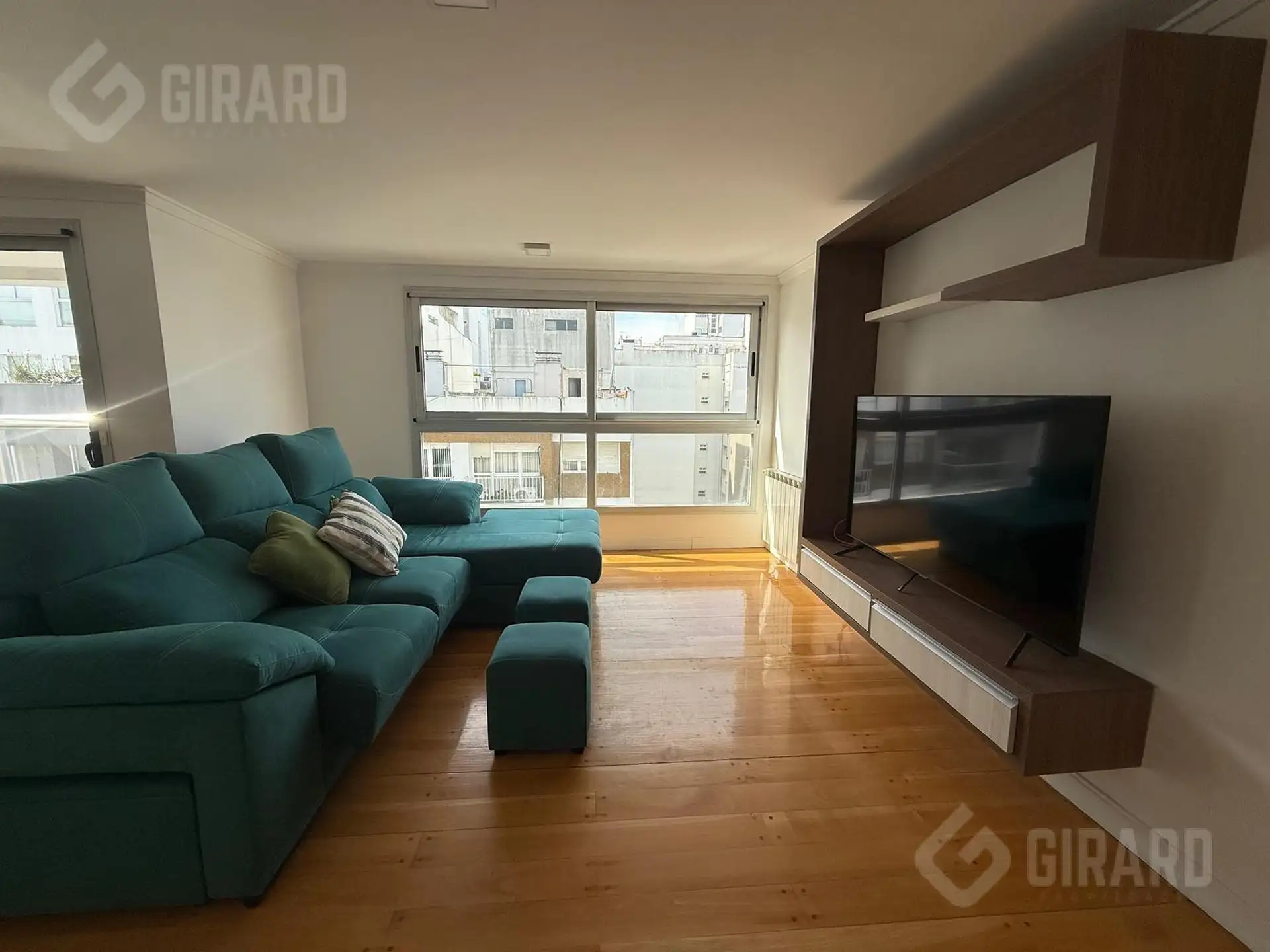 Departamento en venta de 3 ambientes con cochera. impecable estado. Zona Plaza Mitre.