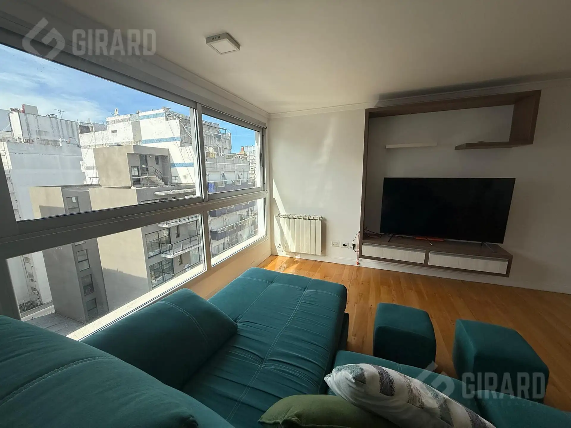 Departamento en venta de 3 ambientes con cochera. impecable estado. Zona Plaza Mitre.