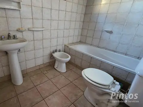 Casa antigua sobre calle San Lorenzo. Zona céntrica de SAN JOSE.