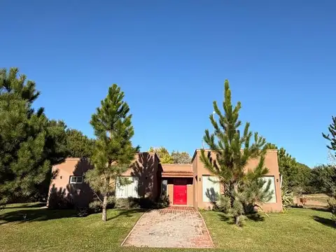 Venta Casa 4 ambientes en Res.l  Costa Esmeralda 
