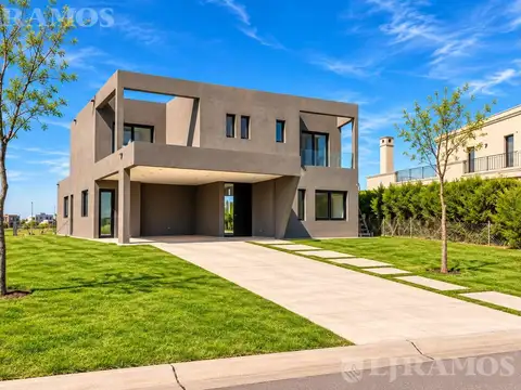 Casa 5 ambientes con 4 baños