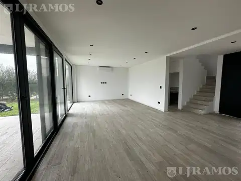 Casa A ESTRENAR Riberas Lote Interno con Pileta excelente calidad PG A