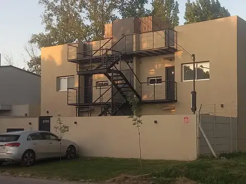 Departamento en venta 3 amb. con Jardin a 3 cuadras de panamericana.