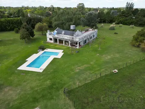Campo en Venta de 14,3 Ha. 3 casas, 2 piletas, Caballerizas. Corrales. Exaltación de la Cruz.