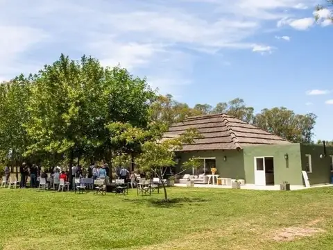 Campo en Venta de 14,3 Ha. 3 casas, 2 piletas, Caballerizas. Corrales. Exaltación de la Cruz.