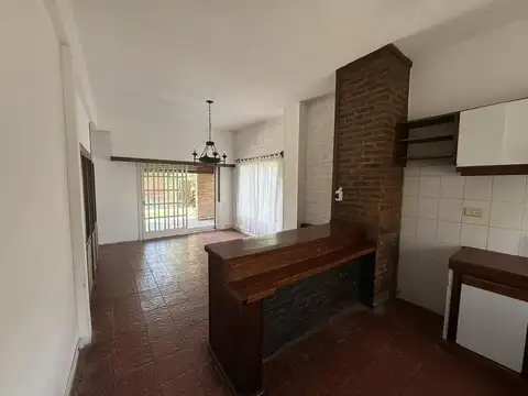 Casa 5 ambientes con 2 baños