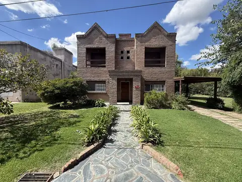 CASA | 5 AMBIENTES | 4 DORMITORIOS | JARDÍN | COCHERA DOBLE | LA CASCADA