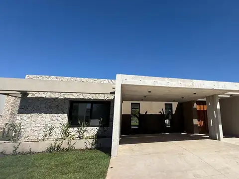 Casa 4 ambientes con 4 baños