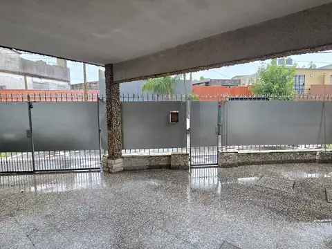 Casa en Alquiler con 1 cochera