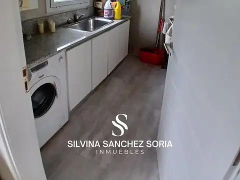 Casa en Alquiler con 3 cocheras