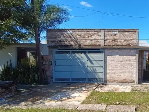 Excelente Casa-2 dormitorios -Barrio Caraguata