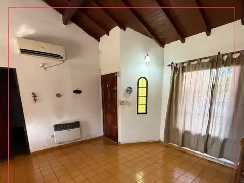 Casa 4 ambientes con 2 baños