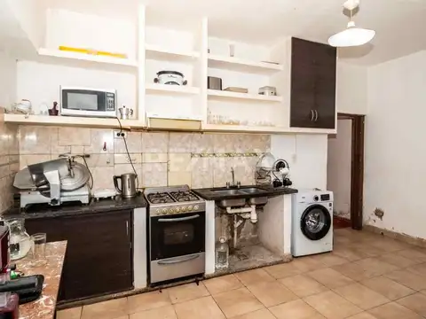 Casa 8 ambientes con 3 baños