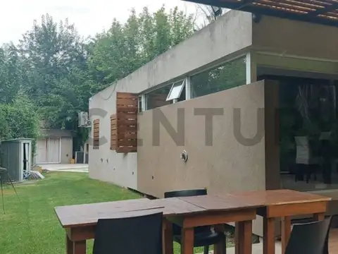 480 bis entre 23 y 24. Casa en Venta City Bell