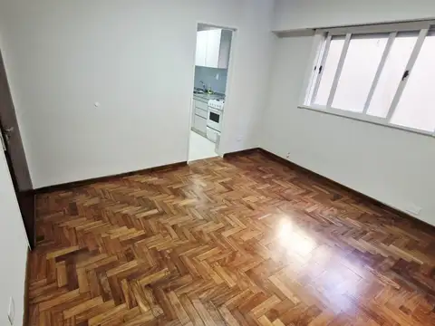 Av. Directorio 300, Piso 1