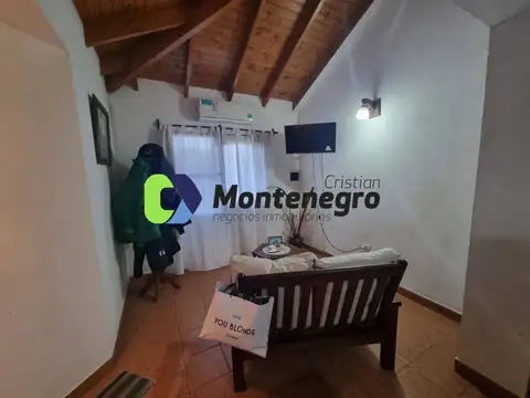 Casa 4 ambientes con 2 baños