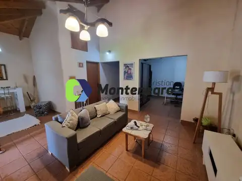 HERMOSO CHALET EN VENTA BERAZATEGUI AMPLIO PARQUE
