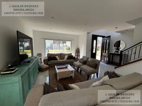 Casa 6 ambientes con 4 baños
