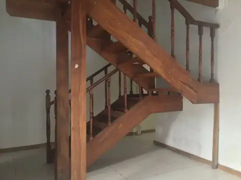 Casa 10 ambientes con 4 baños