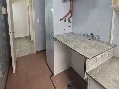 Departamento 2 amb. luminoso - B. Mitre y 11 de Septiembre