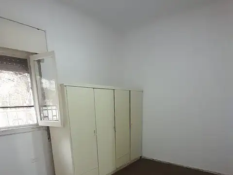 Casa 7 ambientes con 1 baño