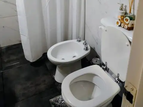 Casa 7 ambientes con 1 baño