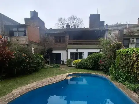Casa en Venta con 2 cocheras