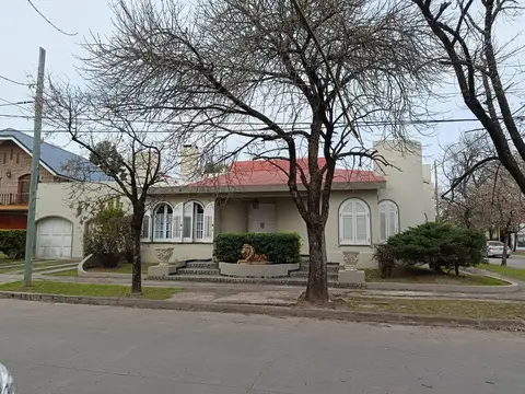 Venta casa | 5 dormitorios | barrio chalet.