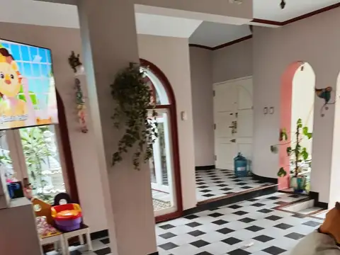 Casa 5 ambientes con 3 baños