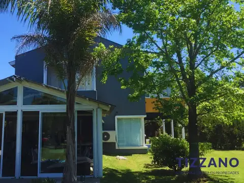 Casa 4 ambientes con 3 baños
