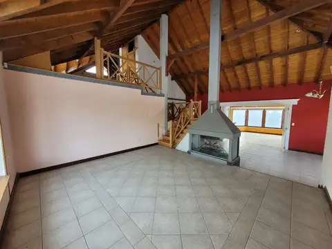 Casa 7 ambientes con 2 baños