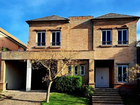 CASA EN BARRIO PALMARES