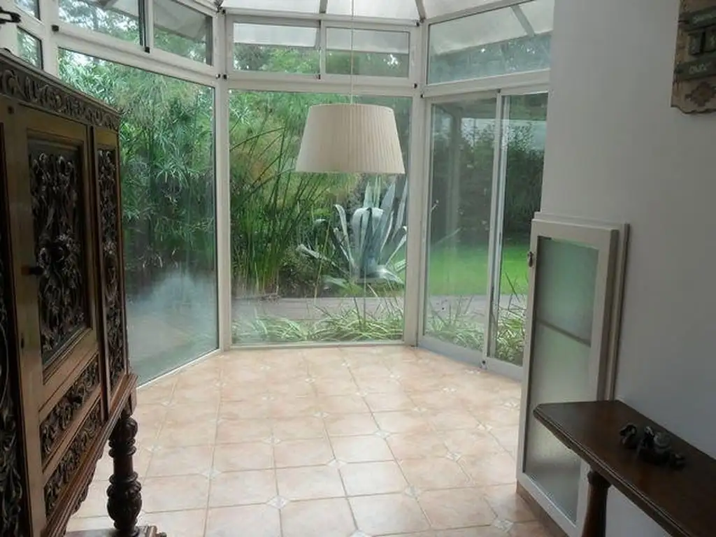 Casa - 270  m² Cubierta | 3 dormitorios | 2 baños | 6 ambientes | 2 cocheras | 1 toilette