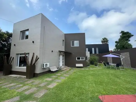 CASA EN BARRIO EL CARMENCITO