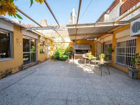 CASA EN VENTA 3 DORMITORIOS COCHERA QUINCHO